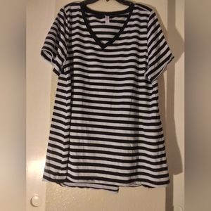 LulaRoe Christy Tee NWOT